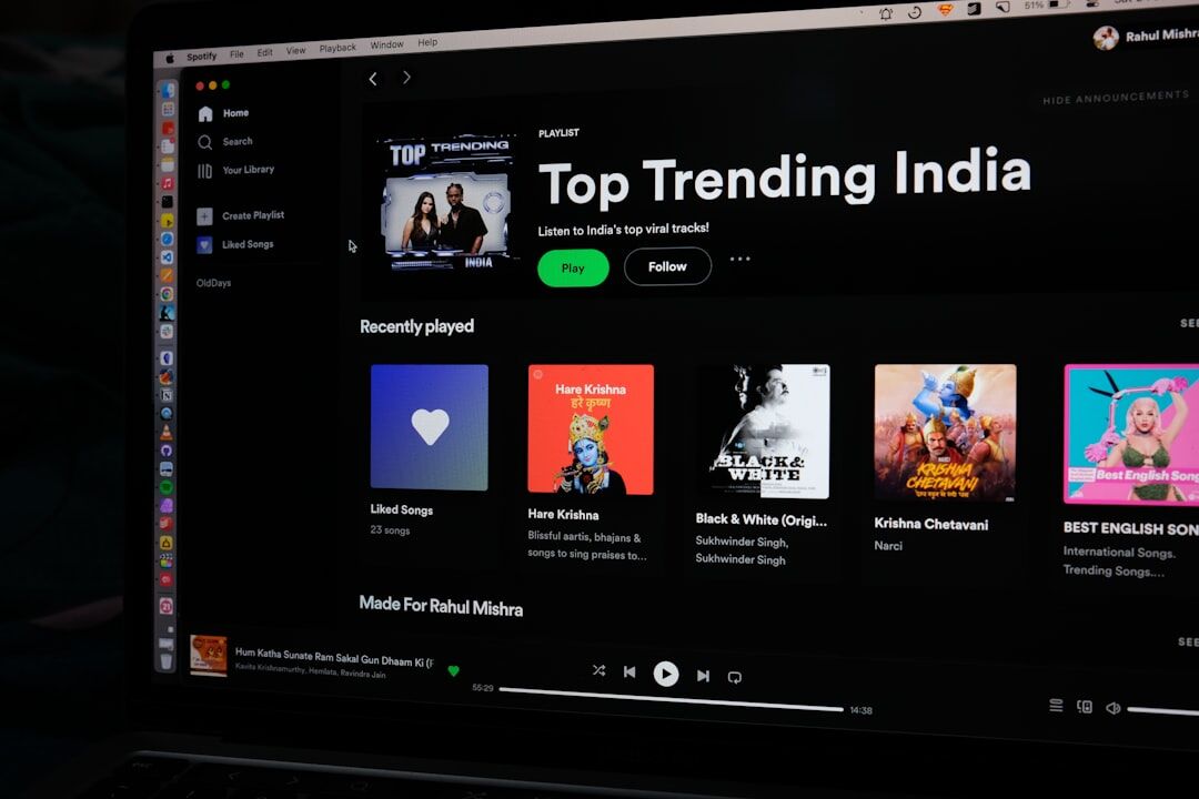 Trending topics monitoring on screen